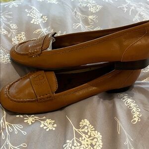 Women’s Classic Tan Leather Loafers